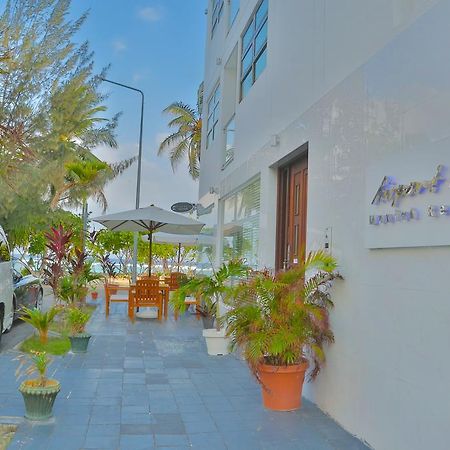 Airport Beach Hotel Hulhumalé Eksteriør bilde