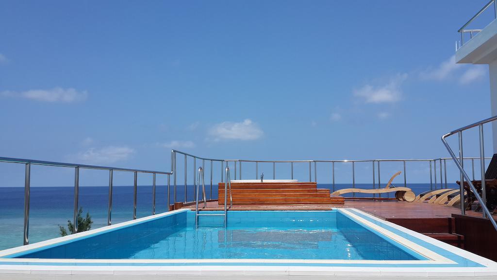 Airport Beach Hotel Hulhumalé Eksteriør bilde