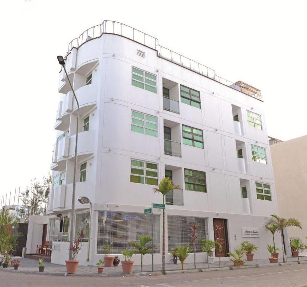 Airport Beach Hotel Hulhumalé Eksteriør bilde