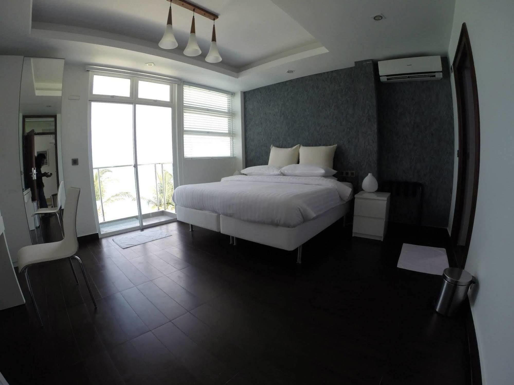 Airport Beach Hotel Hulhumalé Eksteriør bilde