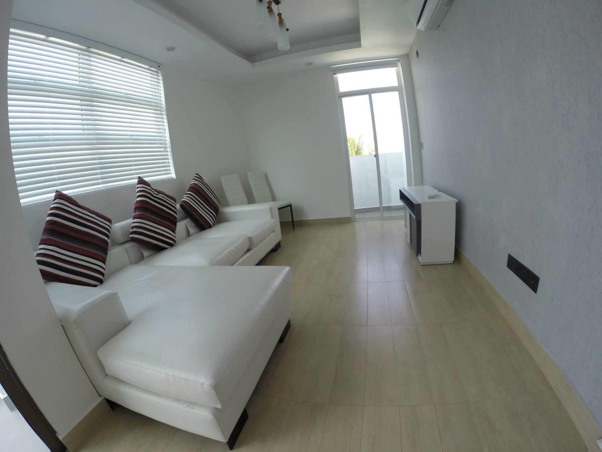 Airport Beach Hotel Hulhumalé Eksteriør bilde