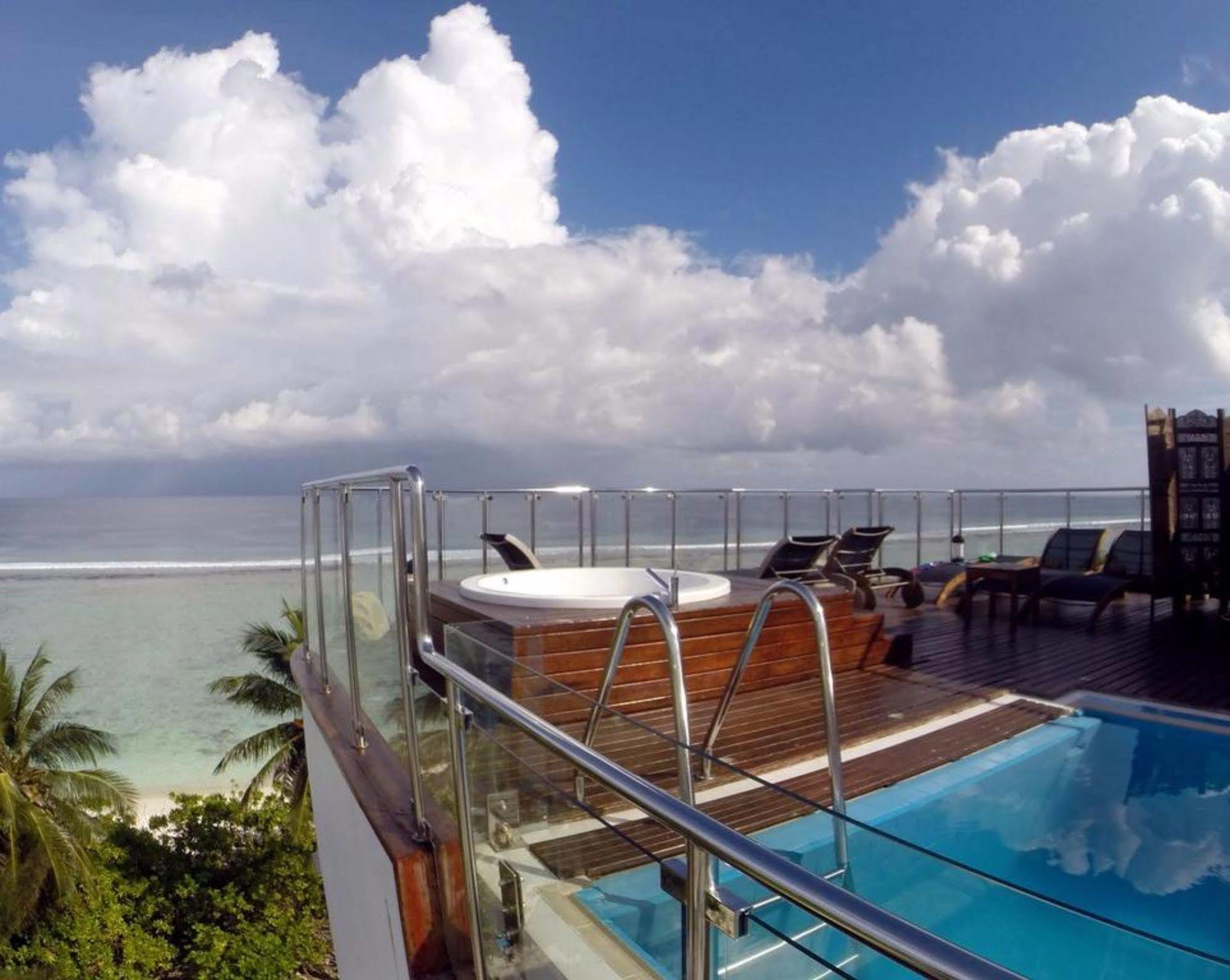 Airport Beach Hotel Hulhumalé Eksteriør bilde