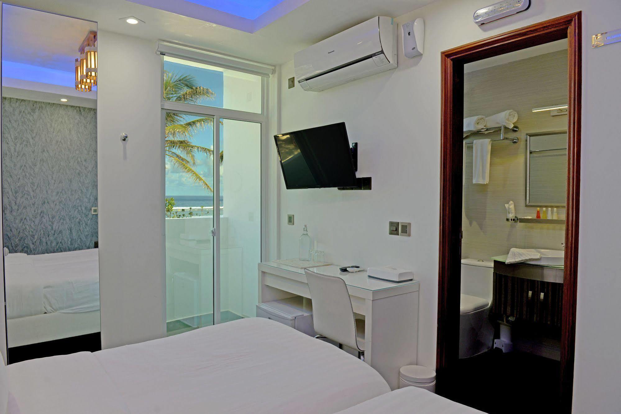 Airport Beach Hotel Hulhumalé Eksteriør bilde
